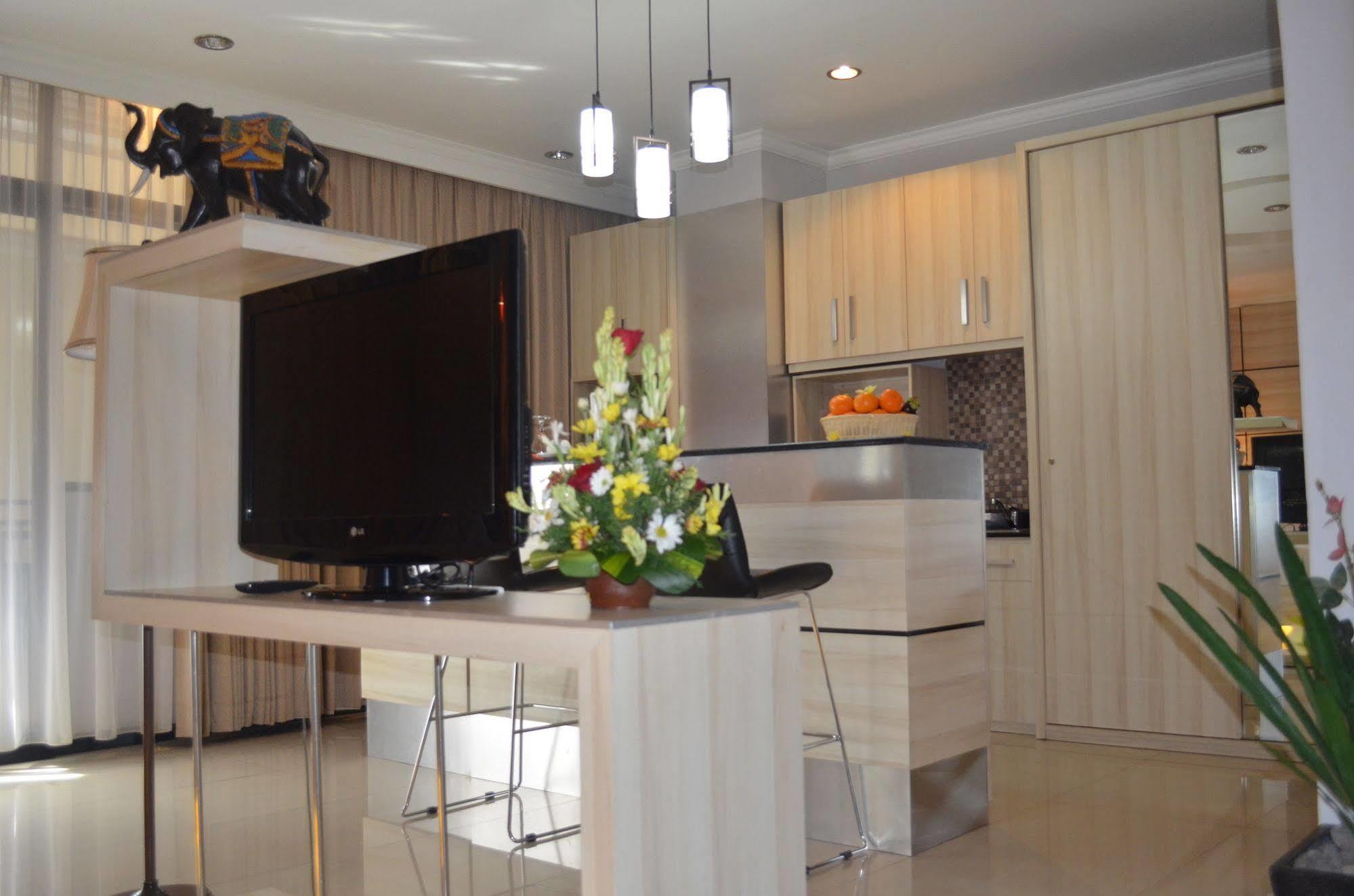 Ap Suite Apartment Kuta  Exterior photo